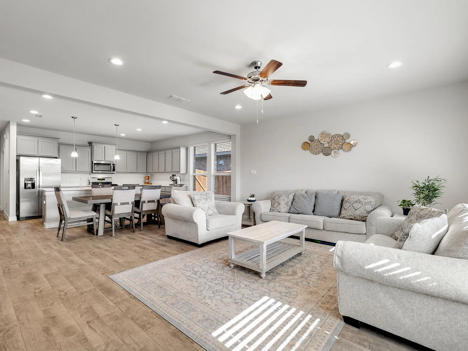 4 bed, 2189 sqft, $2,450 — Photo 2