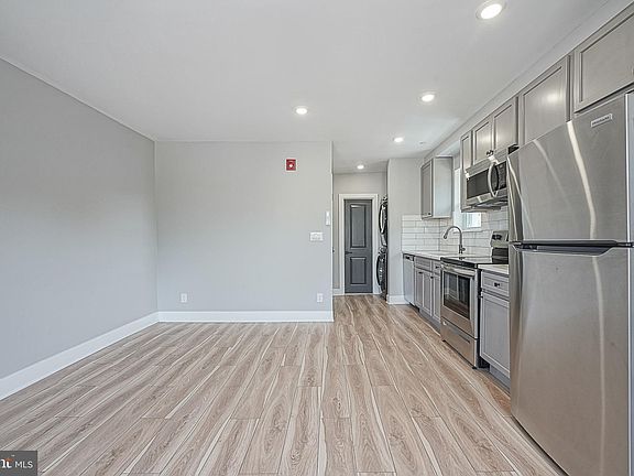 5th image of 323 S 51st St #4