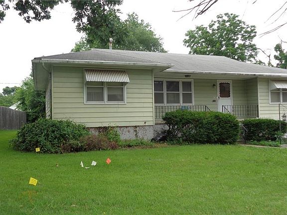 3rd image of 305 S Mitchell St