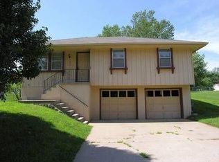 7012 N Chas Dr, Pleasant Valley, MO 64068
