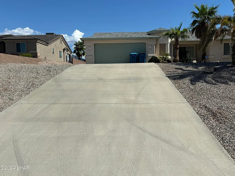 3720 Beachview Dr — Photo 2