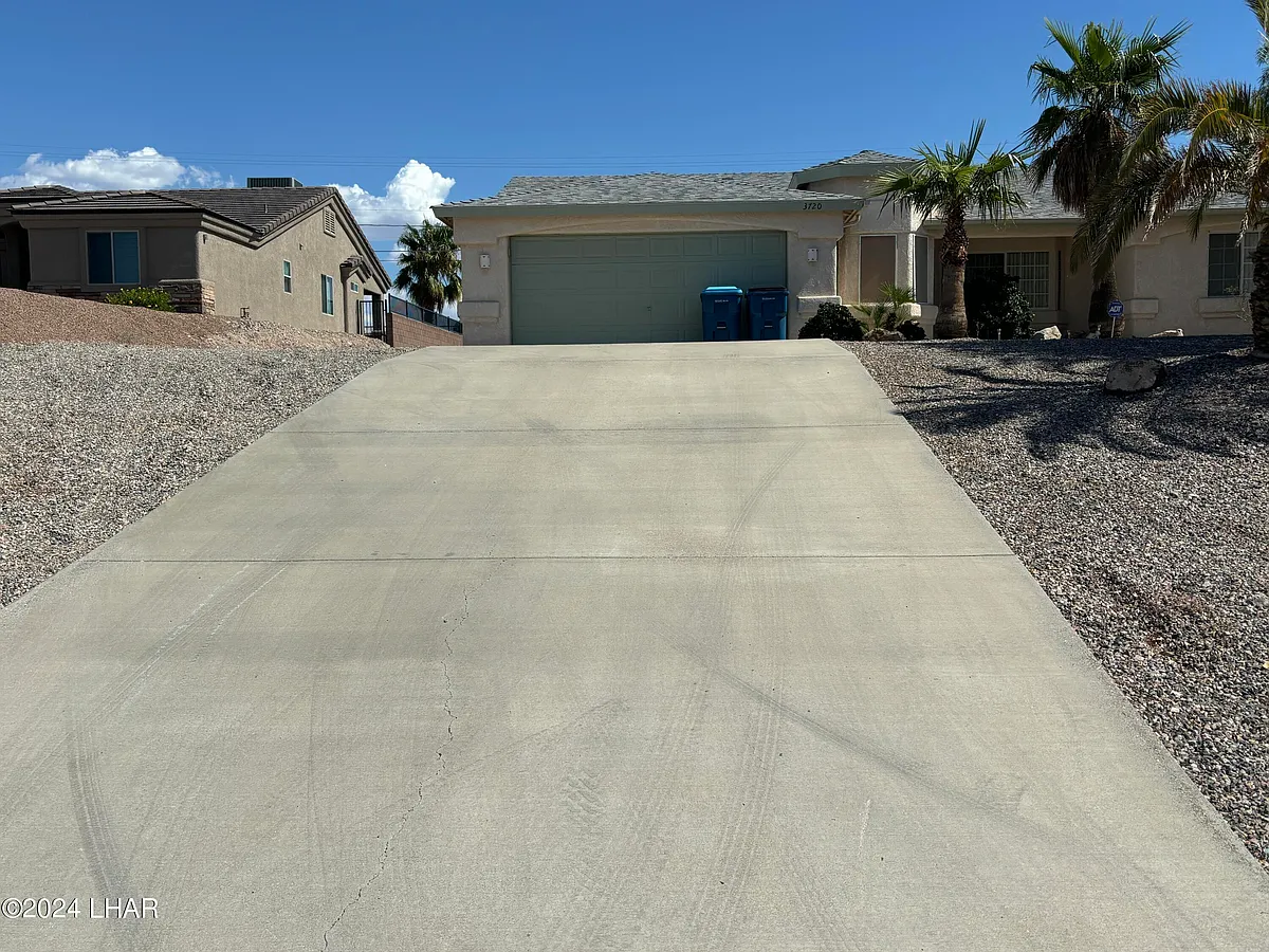 Building Photo - 3720 Beachview Dr