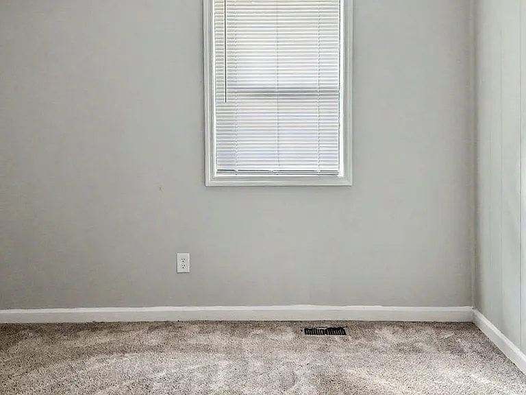 200 Bull Run Street — Photo 11