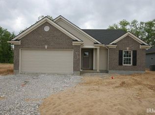 1386 Hunters Crossing Cir, Huntingburg, IN 47542