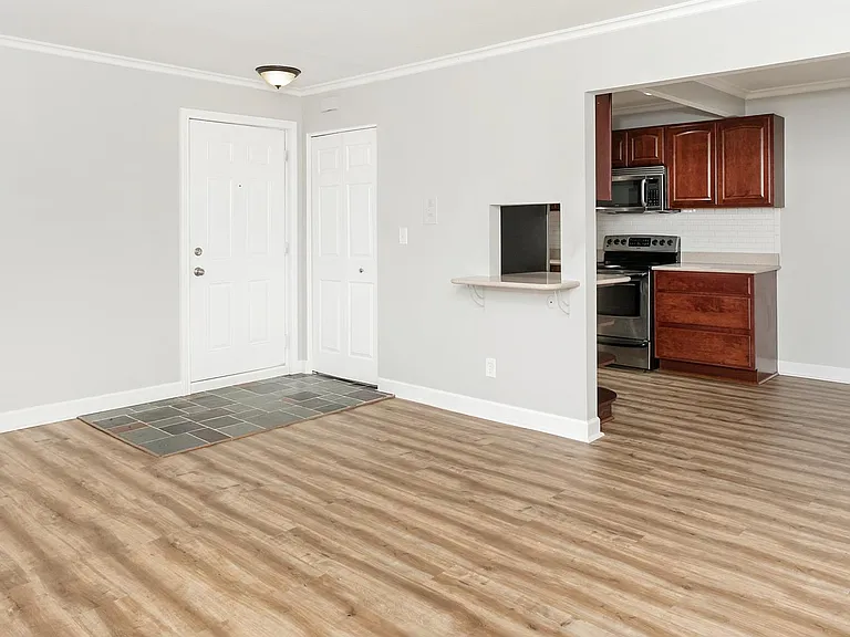 2377 Walton Blvd #11 — Photo 5