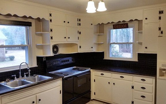 4th image of 2871 Westover Dr