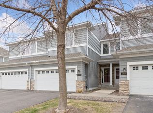 2910 Spy Glass Dr, Chaska, MN 55318