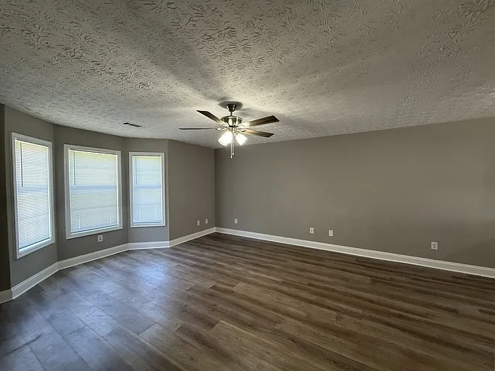 289 Westchester Dr #1 — Photo 3