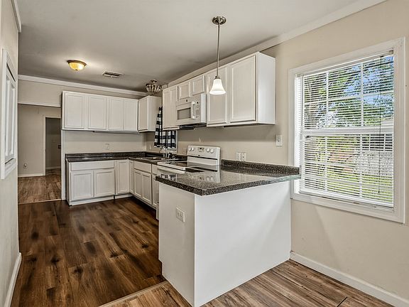 5th image of 219 N Blake St