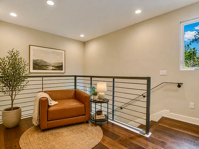 2109 W 12th St — Photo 15
