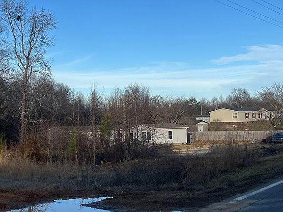 3rd image of 1003 Lavender Rd