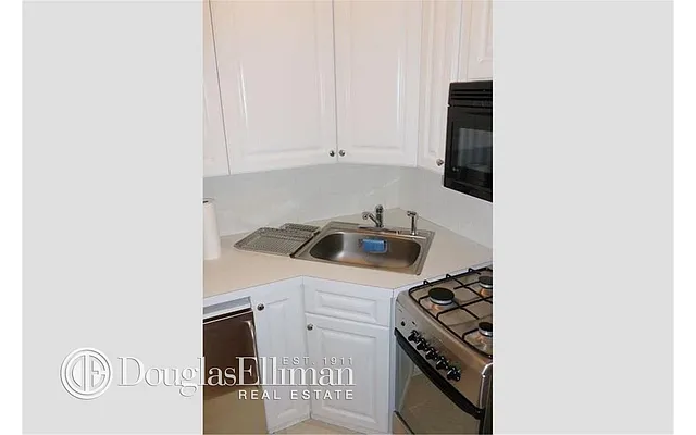 Rented by Douglas Elliman | media 8