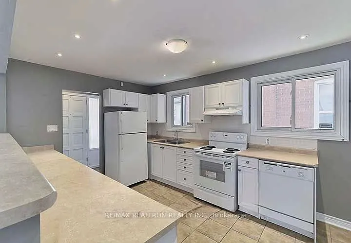 26 John St E — Photo 6