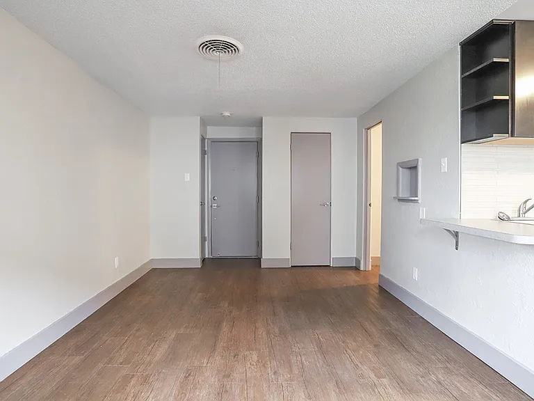 Altair Apartments — Photo 37