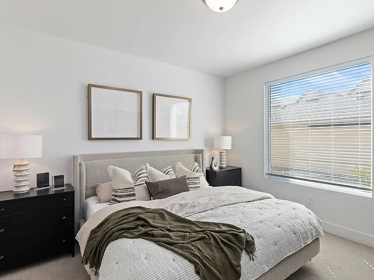 004_Bedroom
