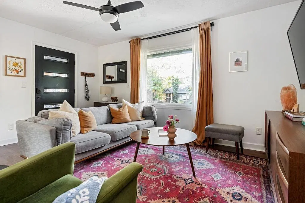 2 bed, 1.0 bath, 1040 sqft, $4,100 — Photo 1
