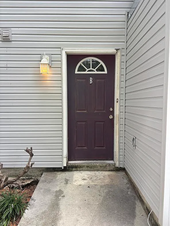 1 bed, 700 sqft, $995 — Photo 2