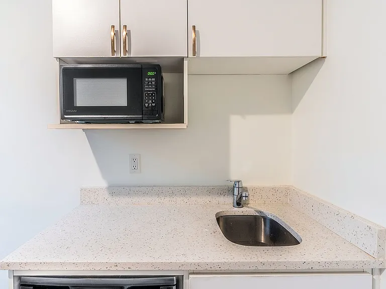 Modern Efficient Apartments in Prime Capitol Hill Location — Photo 12