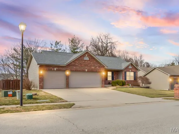 2527 Gecko Dr, Maryville, IL 62062