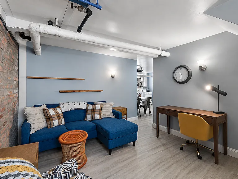 405 E 6th St #6 — Photo 3