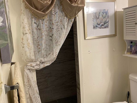 5th image of 925 Dana Dr