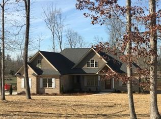 7903 Honkers Hollow Dr, Stokesdale, NC 27357
