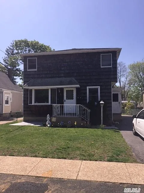 33 Oak Ave photo 1