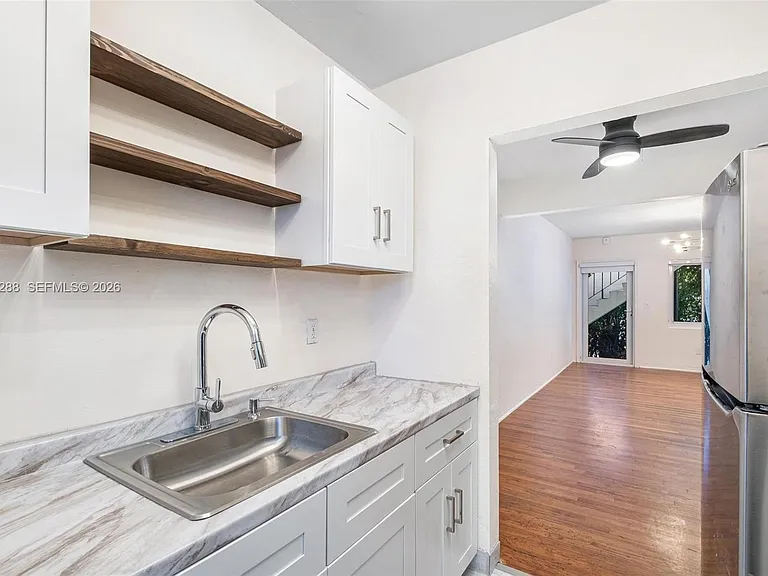 428 Collins Ave #7 — Photo 7