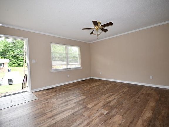 3rd image of 3623 Missionaire Ave