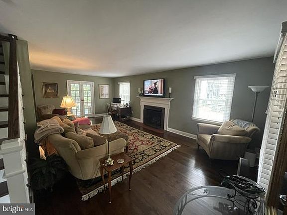 4th image of 321 N Stanwick Rd