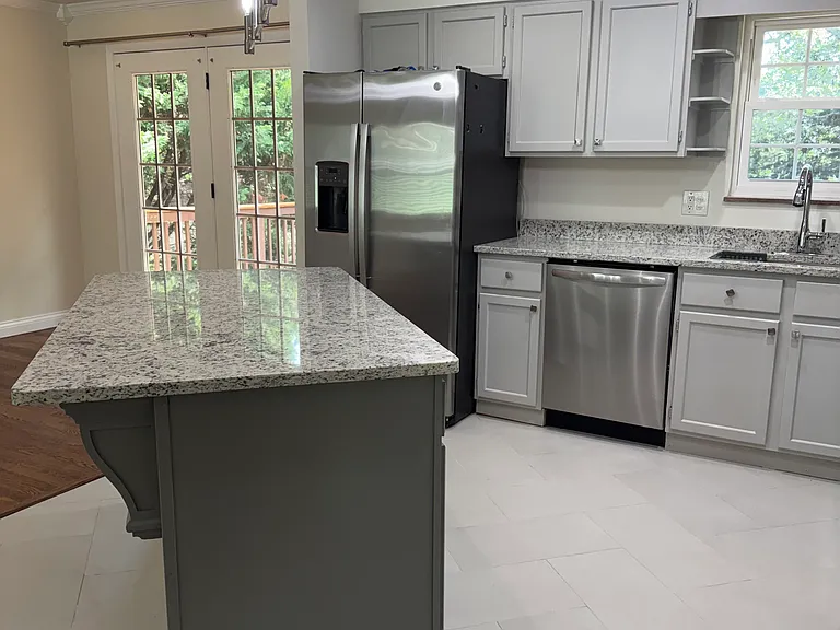 Lots of storage in kitchen