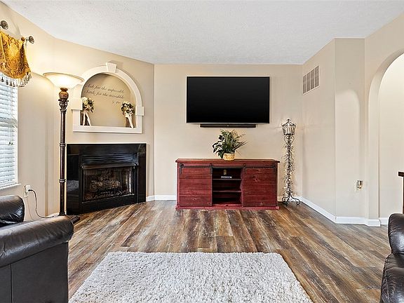 4th image of 105 Antler Hollow Dr