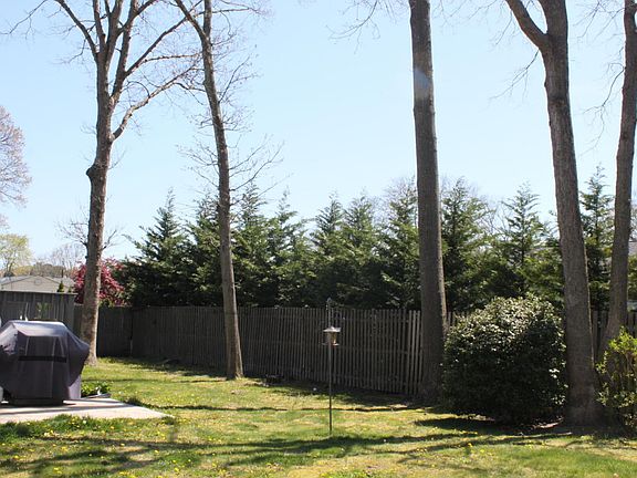 4th image of 49 River Park Dr