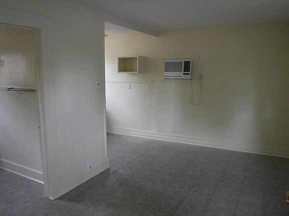 4th image of 211 Claiborne Ct