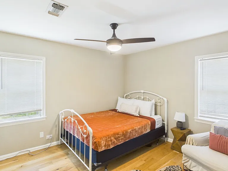 510 S Olive St — Photo 21