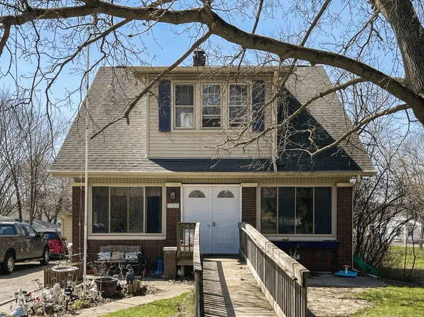 27075 W Huron River Dr, Flat Rock, MI 48134