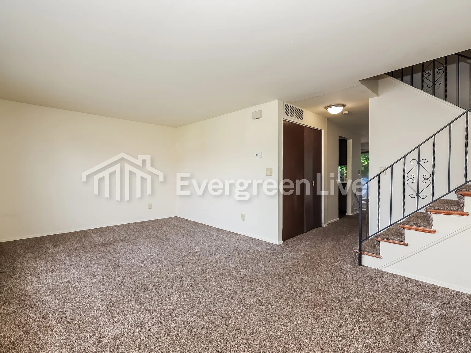 3 bed, 1.5 bath, 1555 sqft, $1,095 — Photo 4