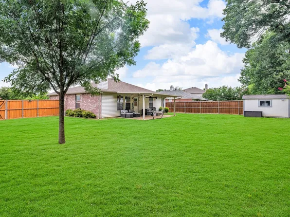 9401 Glen Falls Ln, Denton, TX 76210