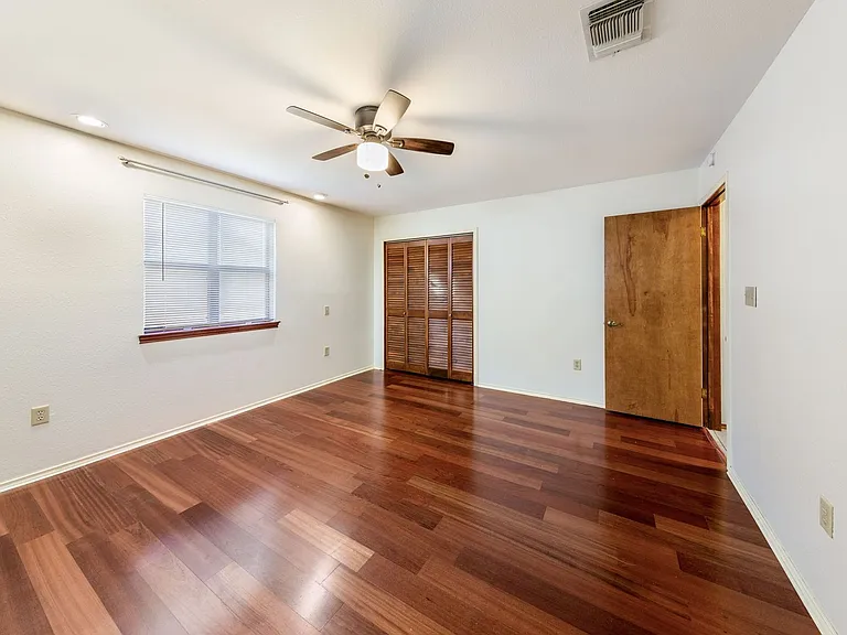 57 Woodcreek Dr — Photo 17