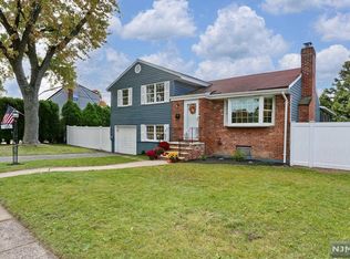 10 Summit Ave, Waldwick, NJ 07463