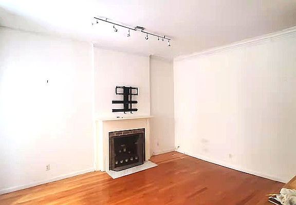 2nd image of 346 W 84th St APT 3R