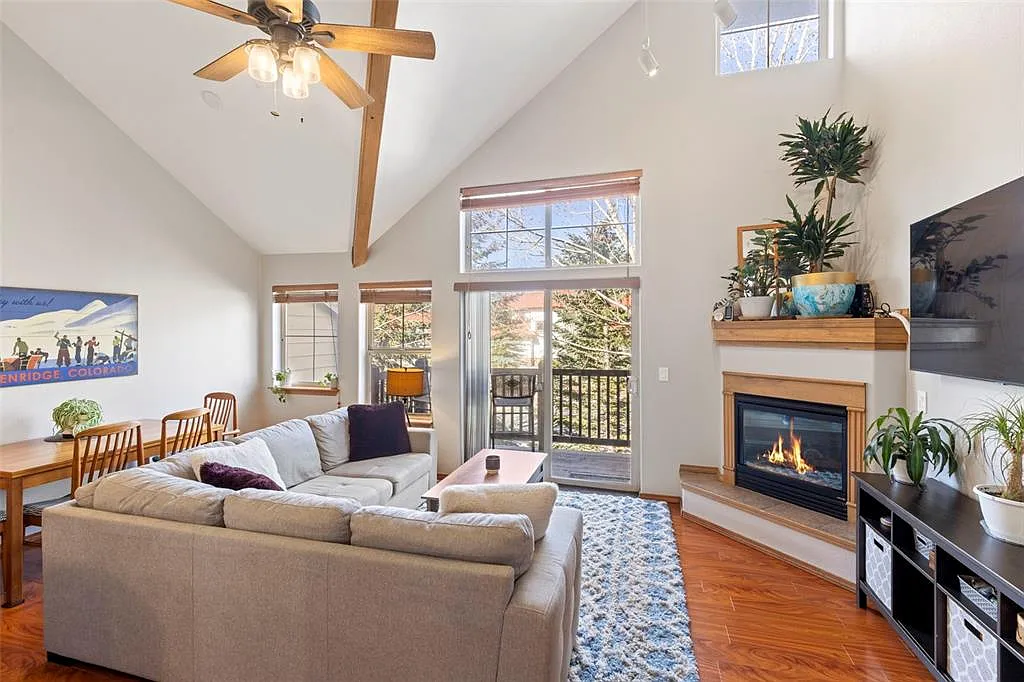 2 bed, 1254 sqft, $3,900 — Photo 2