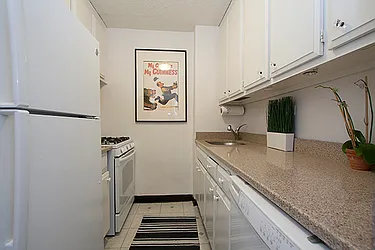 Rented by Barkoff Residential 