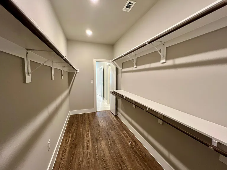 714 N Plano Rd — Photo 25