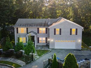 73 Carrs Ln, Warwick, RI 02886