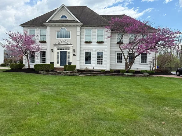 9007 Stonebriar Dr, Clarence Center, NY 14032