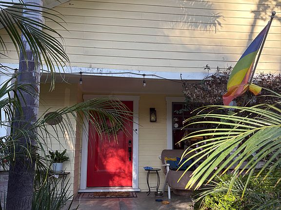 5th image of 839 N Orange Dr