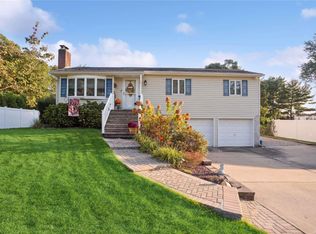 46 Brentwood Ave, Farmingville, NY 11738