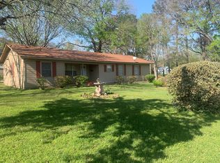 201 Peach Tree Dr, Palestine, TX 75803