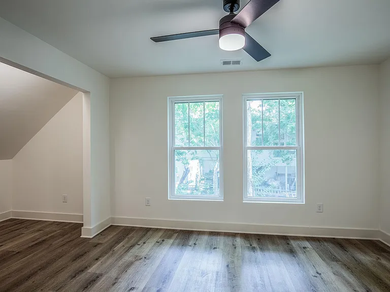 1209 Debow St — Photo 17